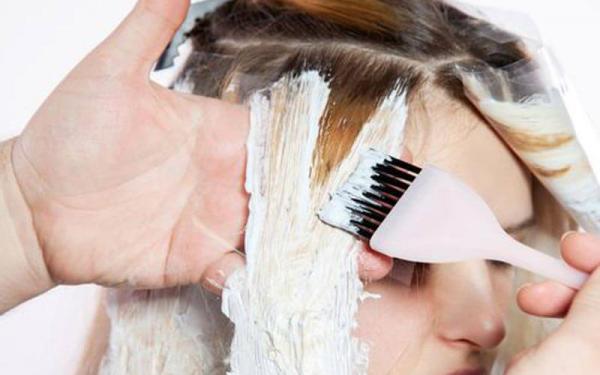 آیا اکسیدان جلوی سوختن مو را می گیرد؟